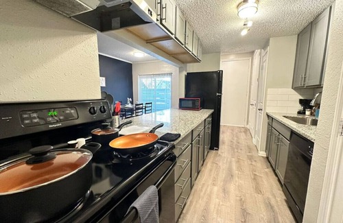 Nassau Bay Apartment | Modern Comfort Easy Access to Bay Area Attractions