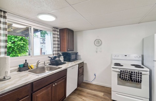 South Side Slopes House | Modern Comfort in a Charming Pittsburgh Retreat by Deity Villas