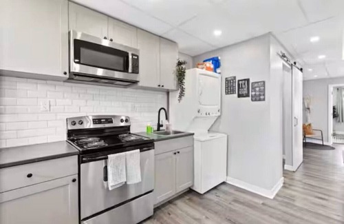 Walkerville Apartment | Modern Comfort in Walkerville | 2BR + WiFi + Parking
