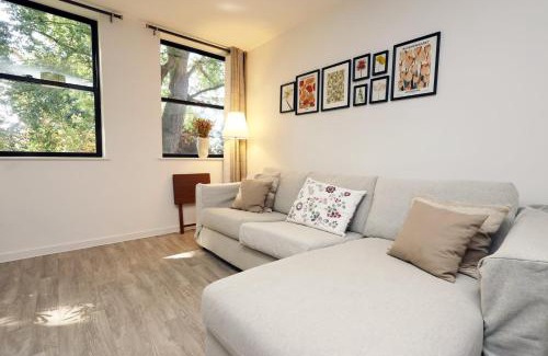 Taunton Apartment | Modern Comfort Near Castle St with WiFi & Parking!