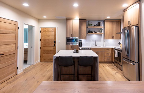 Tamarack Resort Condo | Modern Condo|Fireplace|Balcony with Mountain View