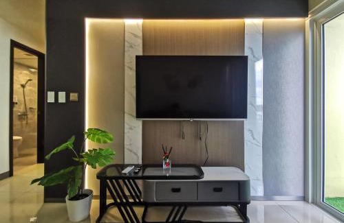 Tambo Apartment | Modern Condo in Prime Location