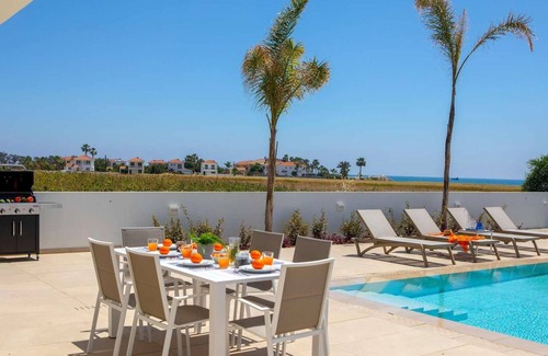Softades Villa | Modern, contemporary villa close to the coast