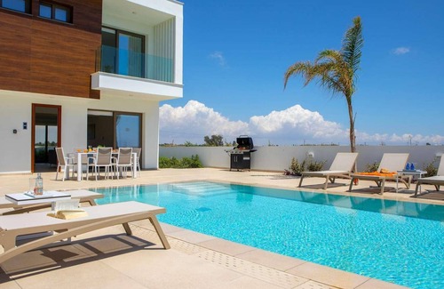 Softades Villa | Modern, contemporary villa close to the coast