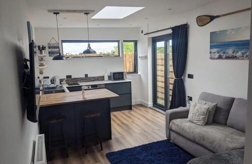 Mawnan Smith Apartment | Modern cosy apartment walking distance to many cove beaches and coast path walks as well as the famous Helford river