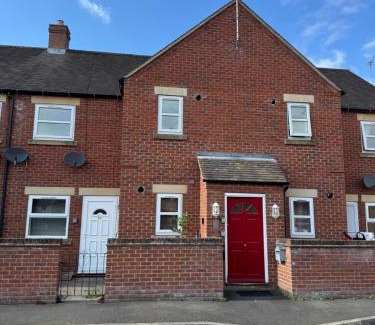 Market Drayton Apartment | Modern cosy sleeps 5 ground floor central MD
