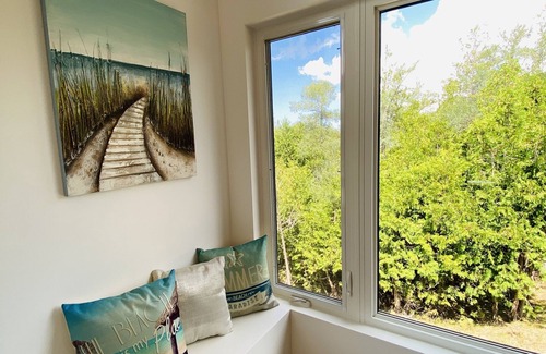 South Bruce Peninsula House | Modern cottage in the Bruce Peninsula with amazing sunset views.