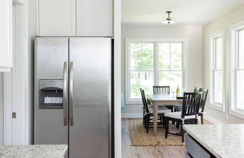 Warm Springs House | Modern cottage with Mountain Views, WiFi and access to the Old Dairy Complex