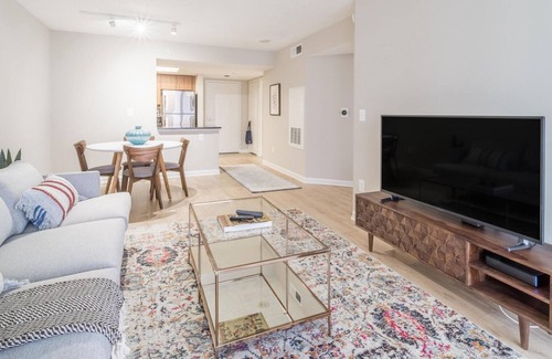 Radnor - Fort Myer Heights Apartment | Modern Court House 1BR w/Elevator, near Plaza & Dining, by Blueground