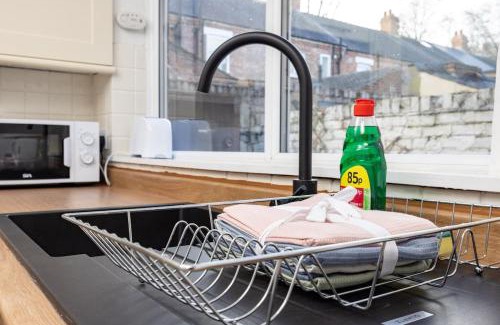 Darlington House | Modern & Cozy 2BR Stay in Darlington