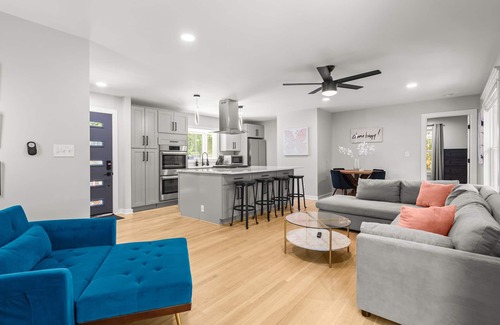 Garden Hills House | Modern, Cozy Buckhead 4+3 SFH + Backyard