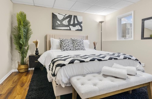 Wheaton House | Modern Cozy Getaway + Pool Table