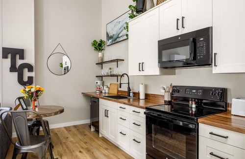 Traverse City Apartment | Modern & Cozy Studio | Walk to Downtown & Beach