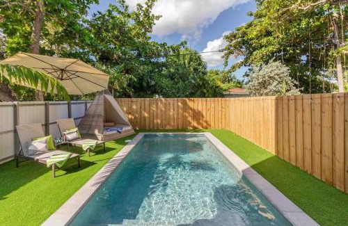 Buena Vista House | Modern Design District Wynwood TH wHeated Pool