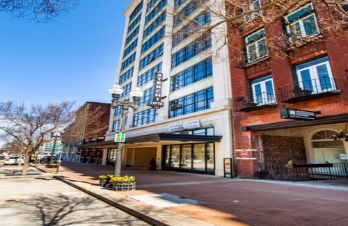 Old City Apartment | Modern Downtown Loft on Gay St