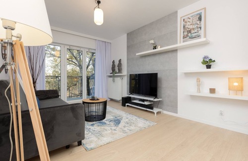 Baluty Apartment | Modern Elegance Apartment with Parking & AC next to Manufaktura