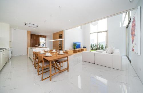 Si Sunthon Villa | Modern Elegance & Tropical Vibe - 4BR Pool Villa in New Build Residence Lux Pride 2 V10