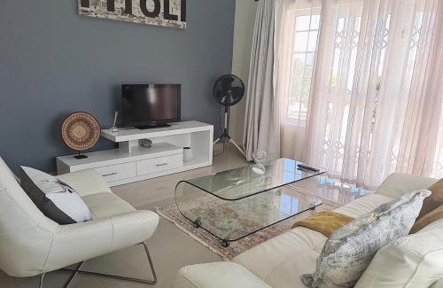 Beacon Bay Villa | Modern Executive Unit