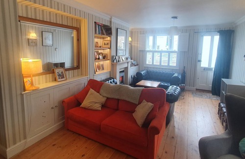 Mortlake House | Modern Family 3 Bed Home in Barnes