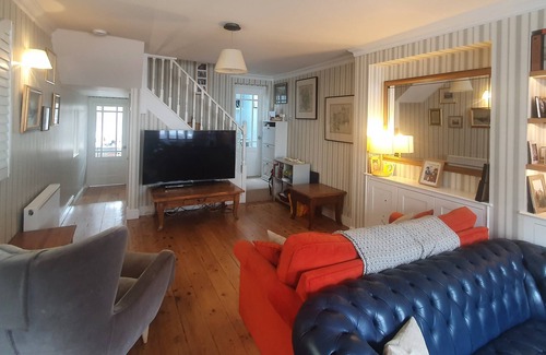 Mortlake House | Modern Family 3 Bed Home in Barnes