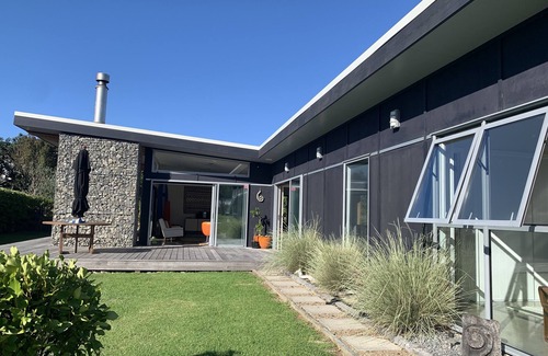 Whiritoa House | Modern family bach, close to beach and park.