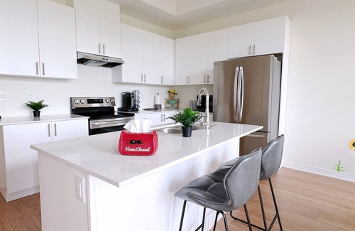 Richmond Hill House | Modern Family Friendly Convenient in Richmond Hill