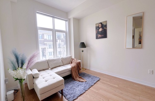 Richmond Hill House | Modern Family Friendly Convenient in Richmond Hill