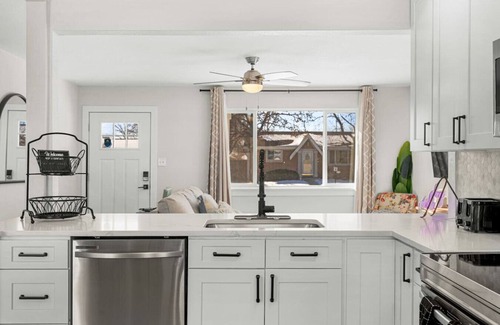 Welby House | Modern Family Friendly Escape|Central|5-Bedroom