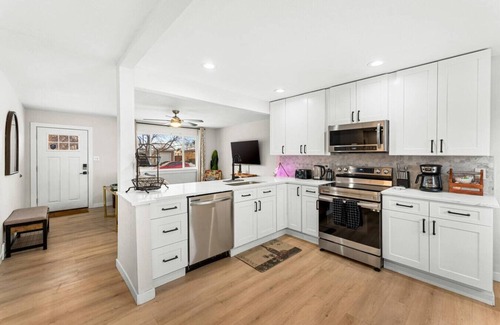 Welby House | Modern Family Friendly Escape|Central|5-Bedroom