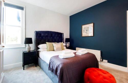 Earlsfield House | Modern Family Home in London Close to Amenities and Train