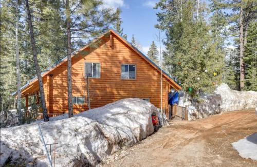 Duck Creek Village Ski Chalet | Modern Family Cabin with Deck, BBQ, Views and Playroom