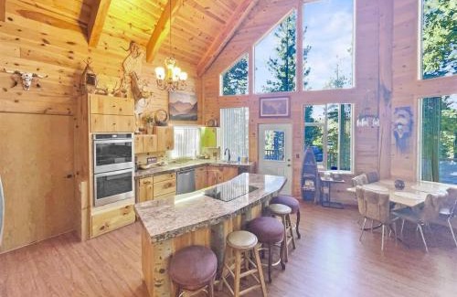Duck Creek Village Ski Chalet | Modern Family Cabin with Deck, BBQ, Views and Playroom