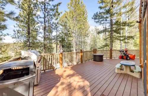 Duck Creek Village Ski Chalet | Modern Family Cabin with Deck, BBQ, Views and Playroom