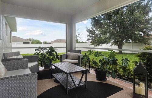 Mariner House | Modern Farmhouse, Families Welcome! Private Backyard!