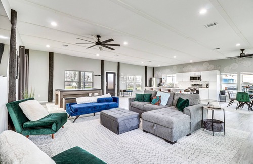Del Valle House | Modern Farmhouse in Del Valle: Rural Setting!