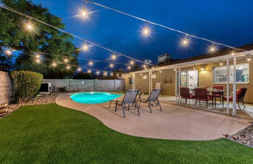 Clearview House | Modern Farmhouse With Free Heated Pool & Fast Wifi