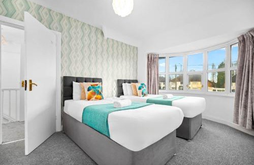 Great Barr House | Modern Four Bed House - Parking - Garden - Netflix 802W