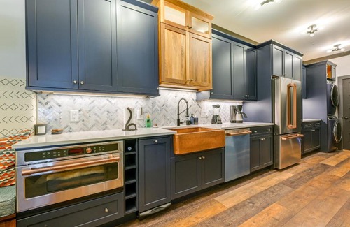Franklin Apartment | Modern Franklin Studio Prime Downtown Location!