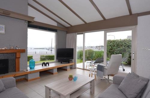 Kamperland House | Modern furnished detached bungalow, located on the marina
