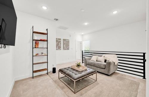 OST - South Union Apartment | Modern Gated Townhome 5 Mins to NRG & Med Center