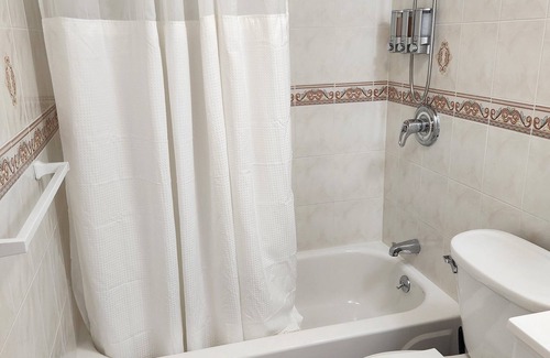 East New York House | Modern Grey Spacious4Bed with Free Wine