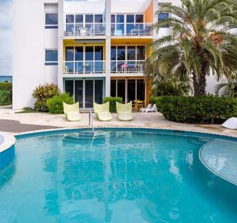 Shaba Apartment | Modern Ground Level Condo, 2 bedrooms, Direct pool access