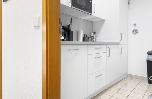 Tranke Condo | Modern Group Retreat for 20