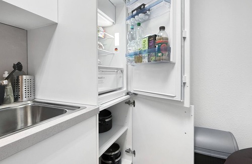 Tranke Condo | Modern Group Retreat for 20