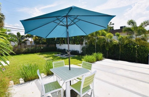 Flamingo Parks House | Modern historic home 2 miles from beach.