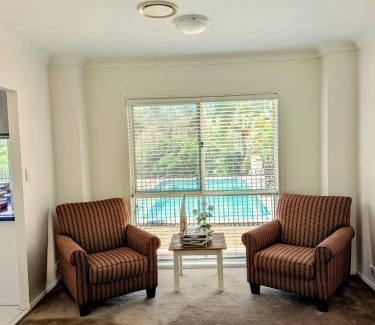 North Booval House | Modern Home - 10 Guests - 5 Bedrooms and Pool