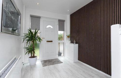 Castlereagh House | Modern home 10 mins to Belfast City