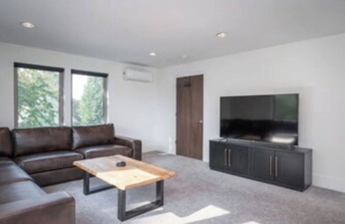Mississippi District House | Modern home blocks from trendy Mississippi Ave