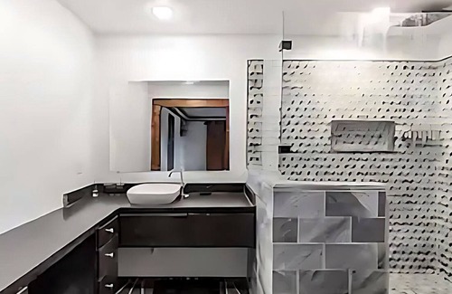 Buckner Terrace - Everglade Park House | Modern Home Close to Downtown | Pool Table