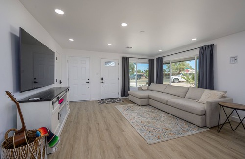 Bullhead City House | Modern Home close to river